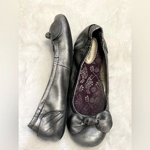 Vintage Y2K metallic silver bow flats. 🎀Adorable! Good used condition!
